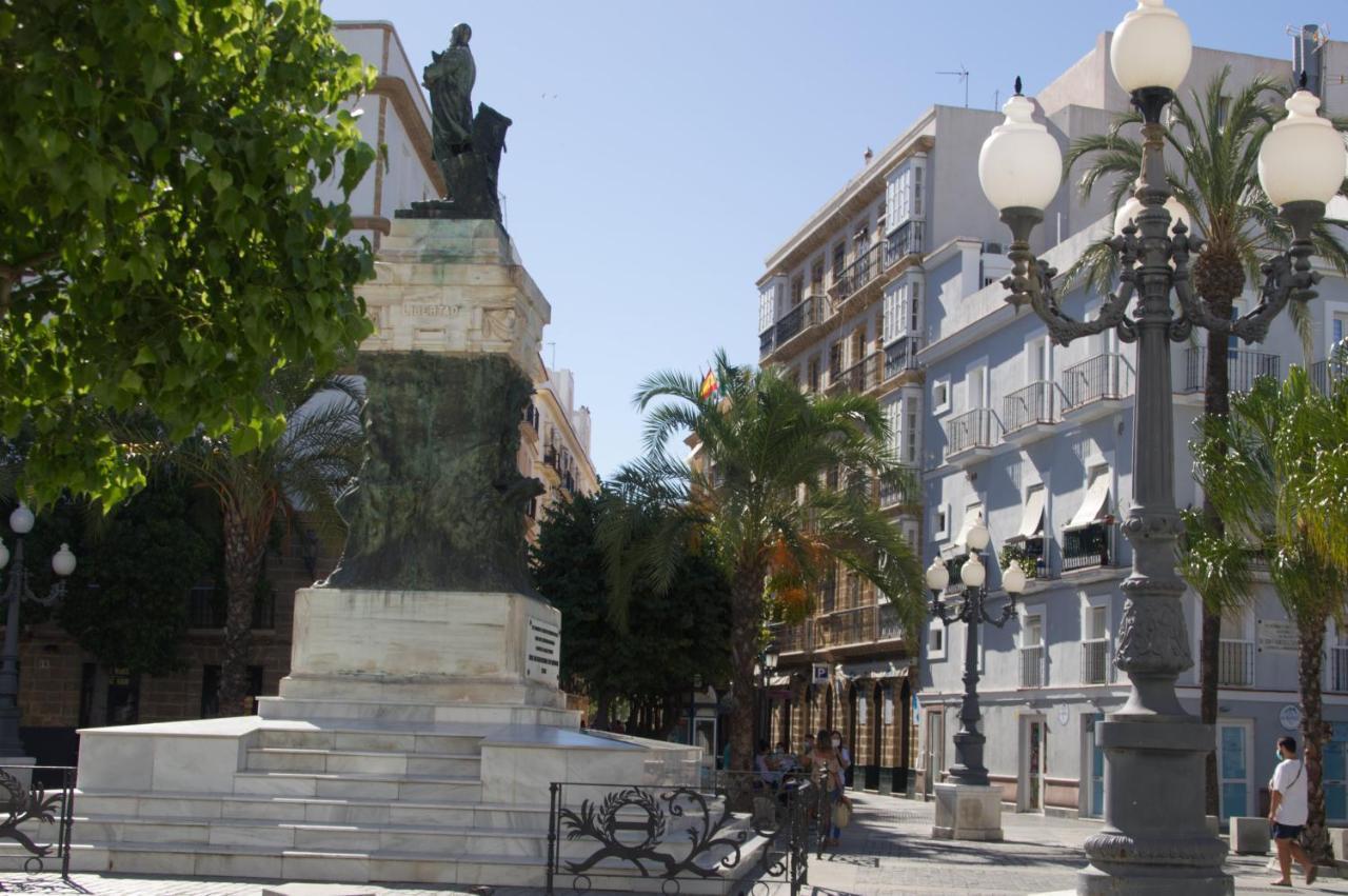 Pension Las Cuatro Naciones كاديز المظهر الخارجي الصورة